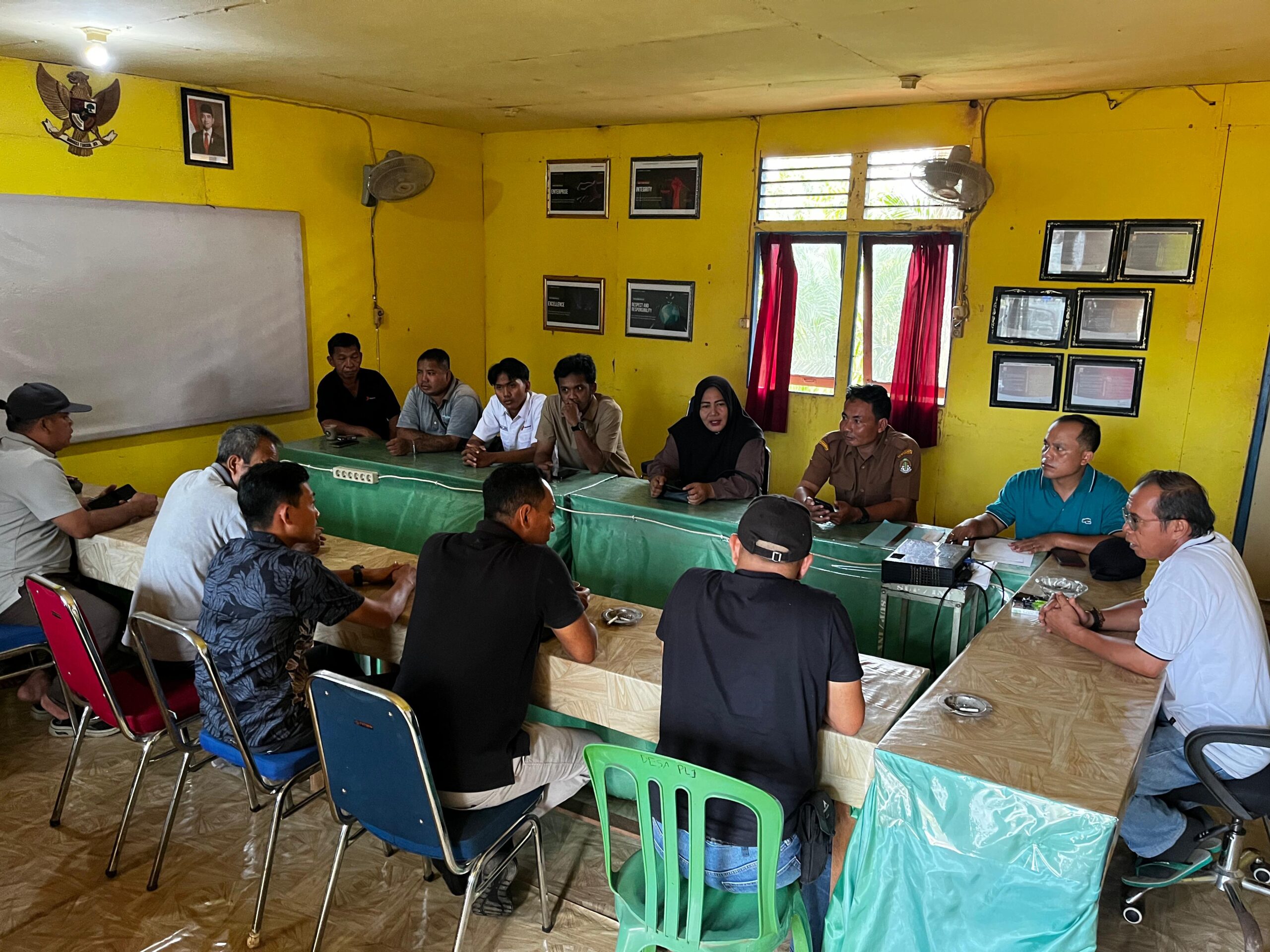 rapat pengurus koperasi MUTS