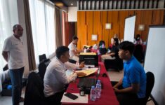 Antrean warga di layanan paspor Imigrasi Pontianak