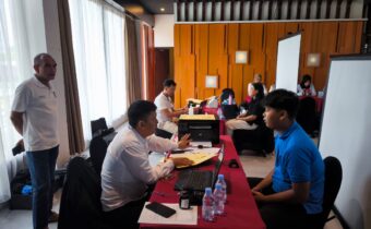 Antrean warga di layanan paspor Imigrasi Pontianak